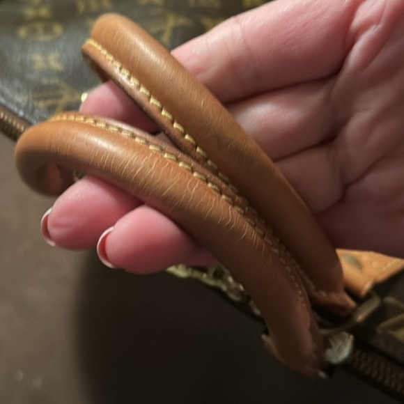 Louis Vuitton Alma Handbag ❤️✨⚜️ Authentic - EUC - Picture 8 of 14